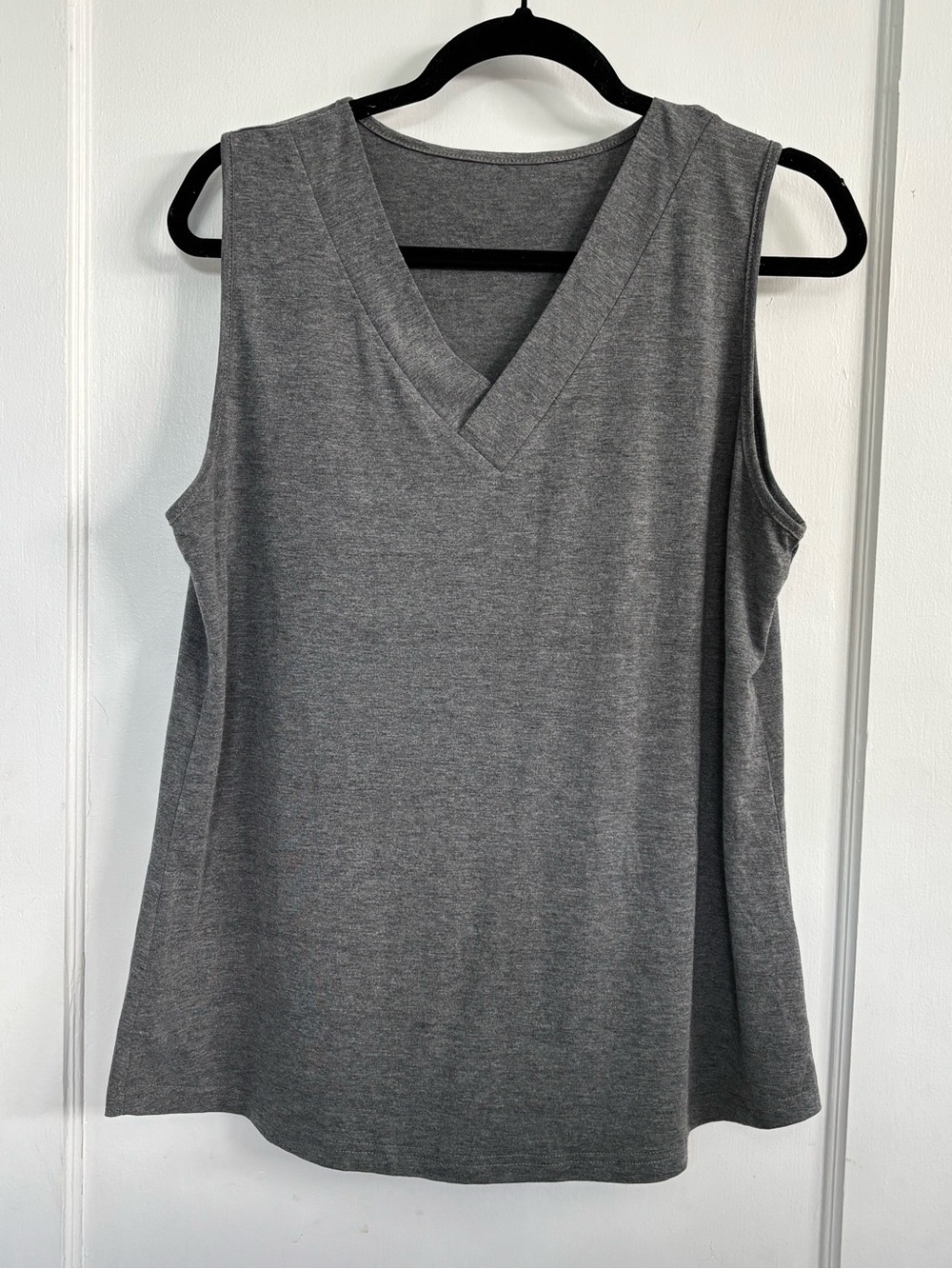 Lands' End Women's Gray V-Neck Sleeveless Tank